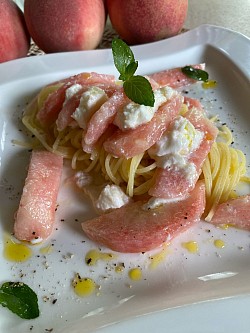 桃とMozzarellaの冷製パスタ